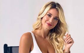 However, some few, if any, are more beautiful than the lovely diletta leotta. Scegli Di Sorridere Il Libro Di Diletta Leotta Qualita Prezzo It