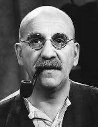 A Shroud of Thoughts: Warren Mitchell Passes On