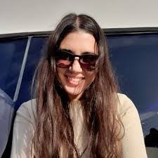 Lina Vaz's Instagram, Twitter & Facebook