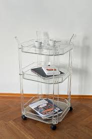 etagere aus plexiglas regal mit drei etagen beistelltisch bartisch zum schieben auf rollen bartisch design regal