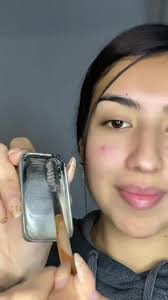 Cómo hacer cejas perfectas con tinte negro