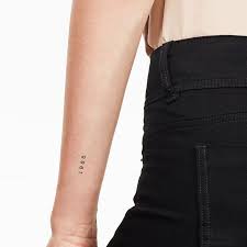 obviamente tenemos que tomar minimo unas coronitas juntos corona beer bottle corona beer beer bottle