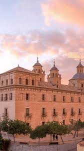 Actualmente imparte 37 carreras en línea, entre ellas 37 posgrados en línea (37 maestrías en línea). Servicios Ucam Universidad Catolica De Murcia