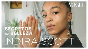 Indira Scott nos enseña cómo agregar glitter al maquillaje de ojos