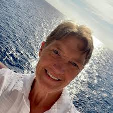 I want to give a big birthday shout out to April Moore I hope u enjoy ur day