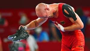 He won the 2012 european championship and 2015 world championship in the welterweight category. Ycbvrsbcr0ycam