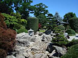 Vielleicht an schönsten ist dieser garten der freiburger partnerstadt matsuyama im frühling, wenn die magnolie blüht und die leuchtenden farben und die harmonischen formen beglücken! Japanischer Garten Als Geschenk Von Der Partnerstadt Matsuyama An Freiburg 20 06 08 Staedte Fotos De