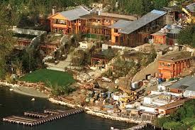 He was interviewed by police at gates' estate in march after being tracked down via a sordid image posted online. Luxurious House Of Bill Gates Xanadu 2 0 Bill Gates S House Mansions Expensive Houses