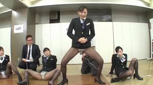 DVDES-782 Close Contact With The Demon Training Of The CA Who Open The  Pantyhose Legs With Smile - PornVe