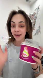 That looks YUMMY!! 😋👍🏼👍🏼 #menchies #froyo #frozenyogurt #dessert  #snack #treat #treatyourself #icecream #yummy