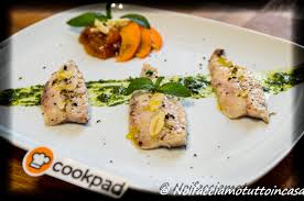 Una volta che i filetti di platessa sono dorati non girateli più altrimenti rischiate di romperli. Filetti Di Sgombro Al Vapore Con Chutney Di Albicocche E Salsa Di Barba Di Finocchi Noi Facciamo Tutto In Casa