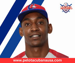 Adolis García se reencuentra con el jonrón y se acerca a Alexei Ramírez en  MLB