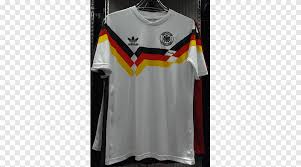 يعاني نجم منتخب ألمانيا للشباب ولاعب بروسيا دورتموند محمود داوود (21 عاماً) بسبب أوضاع الحرب والمآسي التي يعيشها بلده الأصلي سوريا. Ù…Ù†ØªØ®Ø¨ Ø£Ù„Ù…Ø§Ù†ÙŠØ§ Ù„ÙƒØ±Ø© Ø§Ù„Ù‚Ø¯Ù… 2014 Fifa World Cup 1990 Fifa World Cup 2018 World Cup T Shirt T Shirt Ø´ÙŠØ±Øª Ø£Ø¨ÙŠØ¶ Png
