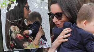 Niemal natychmiast z pomocą przyszedł ochroniarz. Marta Kaczynska Z Synem Aleksandrem Niesamowicie Wyrosl Zdjecia