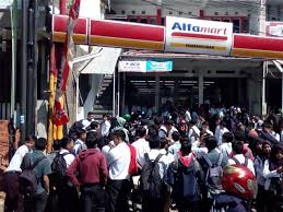 Check spelling or type a new query. Usai Lebaran Peminat Calon Juru Kasir Minimarket Ritel Di Garut Membeludak Regional Liputan6 Com