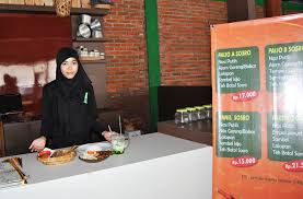 Beberapa waktu yang lalu (sudah lama sebenernya), tr dan istri mencoba salah satu spot kuliner di kediri yaitu di lombok ijo. Menu Lombok Ijo Semarang
