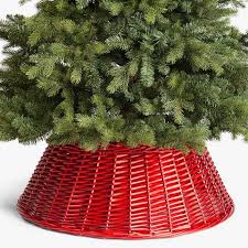 Stumped on how to decorate your christmas tree this year? Best Christmas Tree Skirts Wicker Willow And Silver Christmas Tree Skirts