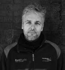 Aaron Ellzey's Instagram, Twitter & Facebook