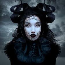 bokelskere med Eva Bull Holte ; Ubestemt abstrakt følelse blant sine  favorittbøker