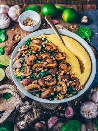 Cremige Vegane Polenta Mit Pilzen Und Spinat Rezept Rezepte Pilze Rezept Vegetarisch Einfache Gerichte