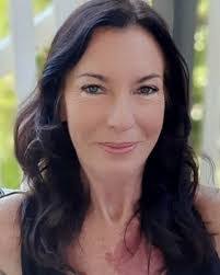 Robyn Bean's Instagram, Twitter & Facebook