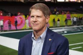 Clark Hunt, Chiefs get better grades from players after improvements - The  Athletic