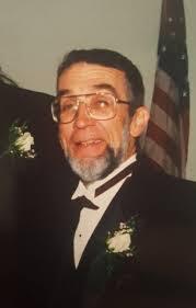 Elizabeth Straw's Instagram, Twitter & Facebook