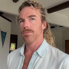 Kevin Hart is never out of character 🎥: watch Think Like A Man free