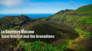 Werner herzog parcourt la ville déserte et décrit la situation. La Soufriere Volcano Saint Vincent And The Grenadines Youtube