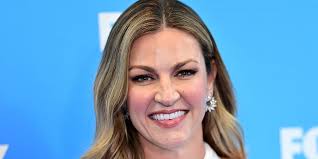 Fox Sports' Erin Andrews Expertly Claps Back After Online Critic Calls Her  'Too Old' For TV