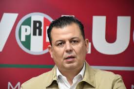 Morena pone lonas que dicen 'Palestina Libre', pero no les da para pedir un  Michoacán libre de cuotas y de extorsiones”: Guillermo Valencia sobre viaje  de Noroña