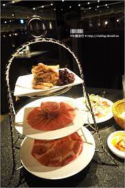 台中屋馬燒肉町最新分店 米平方生活廣場 台中扛霸子燒肉店 最新分店來囉 屋馬燒肉國安店 超大面積可容納更多愛燒肉的食客 裝潢氛圍華麗又時尚 屋馬在台中又多了一個新據點囉 在台中的最新分店 國安店離市區有一點點距離 位在中科商圈這一帶 週邊還是蠻熱鬧的 如果市區的