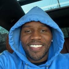 Que White's Instagram, Twitter & Facebook