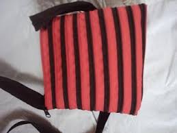 Denn die tasche kann einfach umgedreht werden und somit einen neuen look annehmen. Pin Von Heike Neldner Auf Sewing Endlosreissverschluss Verschluss Kostenlose Schnittmuster