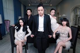 Trong một buổi tiệc cưới nọ, nhiều người từng xanh mặt vì người tham dự ngồi trên bàn tiệc là các con búp bê kumanthong liệu hội kumathong trong phim thiên thần hộ mệnh thì họp mặt gì đây? Victor VÅ© Láº­t Tháº» Bai Toan Bá»™ Dan Cast Thien Tháº§n Há»™ Má»‡nh Khong Pháº£i Máº¯t Biáº¿c Truc Anh Amee Má»›i La áº©n Sá»' Thu Vá»‹ Nháº¥t