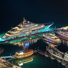 Epingle Par Green Eyes Sur Uae Attractions Bateaux De Luxe Super Yachts Yacht De Luxe