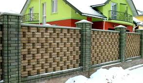 Dengan jarak kerapatan 4cm membuat pagar ini sangat rapat dan signifikan dalam peningkatan kemanan. Pagar Dengan Tiang Bata 66 Foto Struktur Di Asas Jalur Yang Bata Adalah Lebih Baik Untuk Memilih Pagar Indah