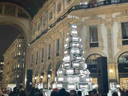 Alberi di Natale, si è acceso quello di Gucci | Mi-Tomorrow