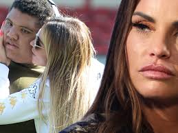 Ihr behinderter sohn harvey blieb zu hause. Katie Price Herzzerreissende Worte Uber Sohn Harvey 18 Ich Hoffe Er Stirbt Vor Mir Bunte De