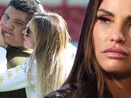 Harvey ist autistisch, teilweise blind. Katie Price Herzzerreissende Worte Uber Sohn Harvey 18 Ich Hoffe Er Stirbt Vor Mir Bunte De