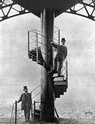 Asi Lucia La Recien Construida Torre Eiffel En 1889 Photos Historiques Photos Anciennes Exposition