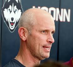 Dan Hurley says he's thankful after signing new contract with UConn