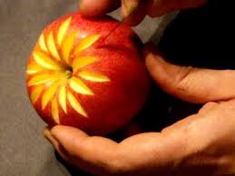 Deco Sur Pomme Carving In Apple Fruits Decoration Sculpture Sur Legumes Art Alimentaire