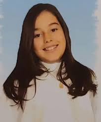 Sara veglia su di noi». Lacrime al funerale dell'undicenne