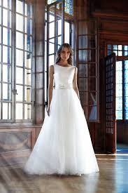 Abiti nuziali con scollo a cuore semplici. Modello Sb 1018 Splendido Abito Da Sposa Con Bustino In Mikado Di Seta Pura Impreziosito Da Cintura E Fiocco Moda Ampia Gonna In Tu Abiti Da Sposa Sposa Abiti