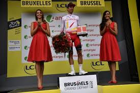 Tu rigoles mais on a déjà refusé de me vendre des dvd 15 ans et plus parce que je n'avais pas ma carte d'identitée pour prouver mon âge. Rtl 5minutes Tour De France Rossetto L Adolescent Trentenaire A Reussi Son Examen De Passage