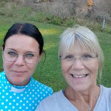 Idag har Susanne Jackson, som är präst, och jag träffat "Leva-vidare"  gruppen. Det är en samtalsgrupp för personer som har förlorat sin  livspartner. Det är så viktigt att få dela erfarenheten med