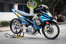 Salah satu alasan modifikasi merupakan agar terlihat berbeda dari kendaraan lainnya. Jupiter Mx Ala Drag Bike Livery Sky Racing Team Vr46 Ikut Nempel Gridoto Com