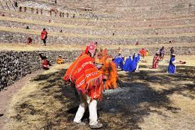 El día de la pachamama se celebra anualmente el 1 de agosto en comunidades quechua y aimara de los andes de argentina, bolivia, colombia, chile, ecuador y perú en honor a la divinidad andina pachamama o madre tierra. Escenifican Rito Inca De Ofrenda A La Pachamama Wataqallariy En Cusco Noticias Agencia Peruana De Noticias Andina