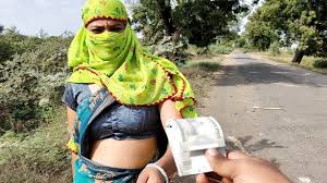 Komal stood on the road for the first time and started the business of Randi